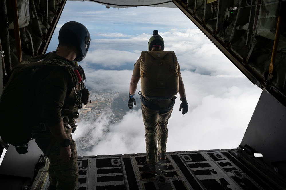 31st RQS, 353rd SOW conduct pararescue training