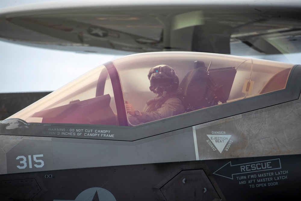 DVIDS - Images - Abraham Lincoln conducts flight operations [Image 3 of 9]