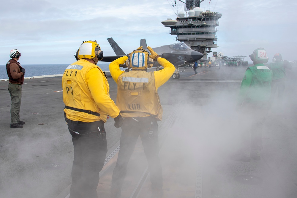 Abraham Lincoln conducts flight operations