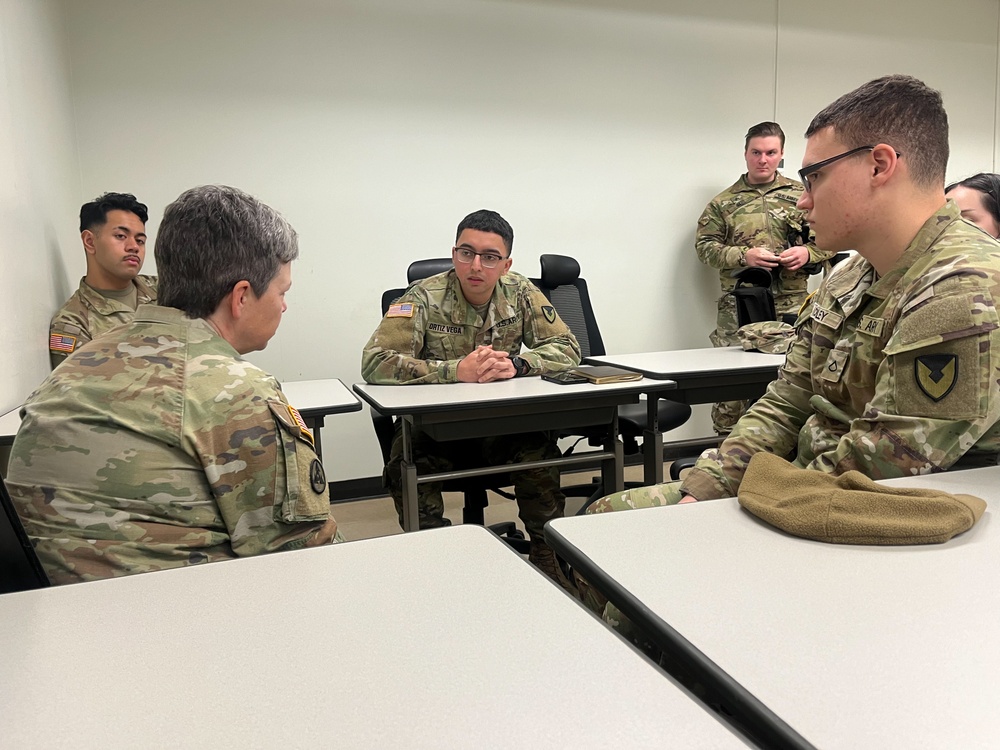 USARPAC CMF 46 Professionals Advise Young Army Communicators During LPD