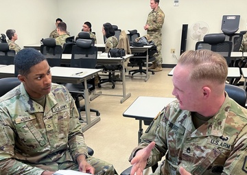 USARPAC CMF 46 Professionals Advise Young Army Communicators During LPD