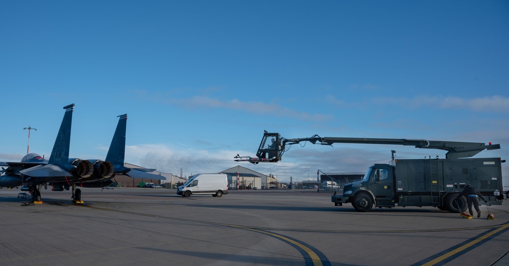 De-icing procedures at RAF Lakenheath