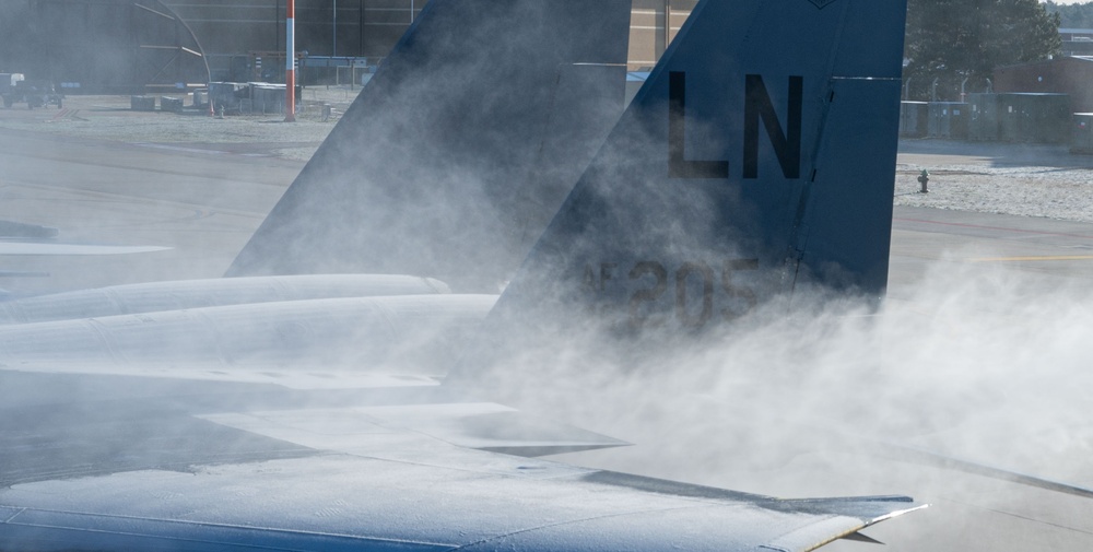 De-icing procedures at RAF Lakenheath