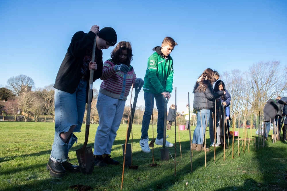 Pathfinder community plant 400 trees in support of UK initiative