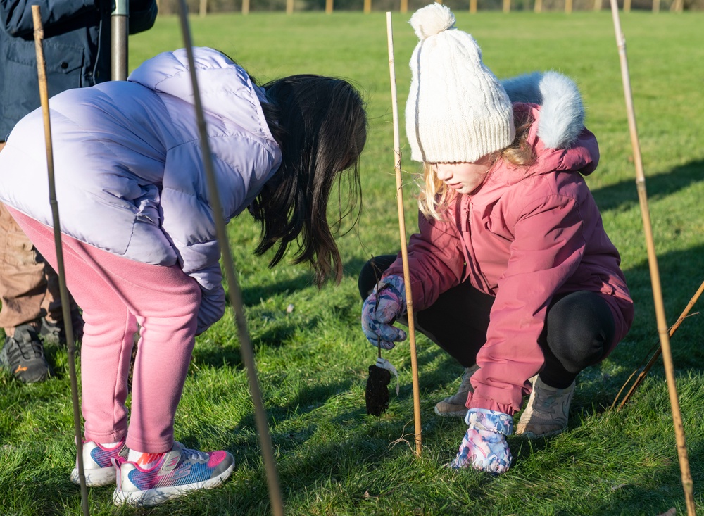 Pathfinder community plant 400 trees in support of UK initiative