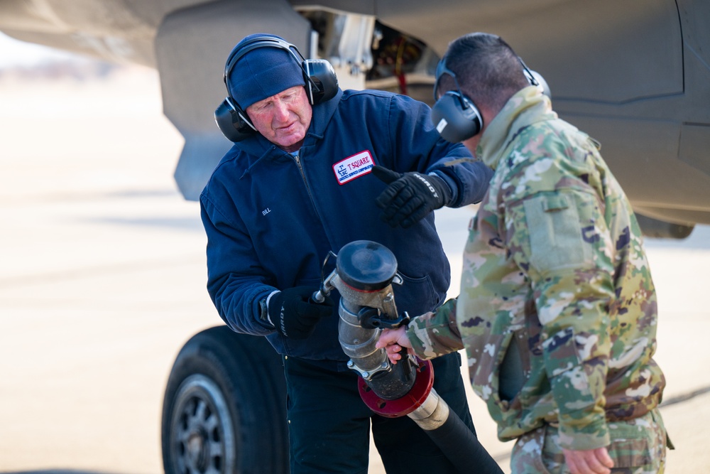 Scott AFB successfully hot-pit refuels F-35 for the first time, gains certification