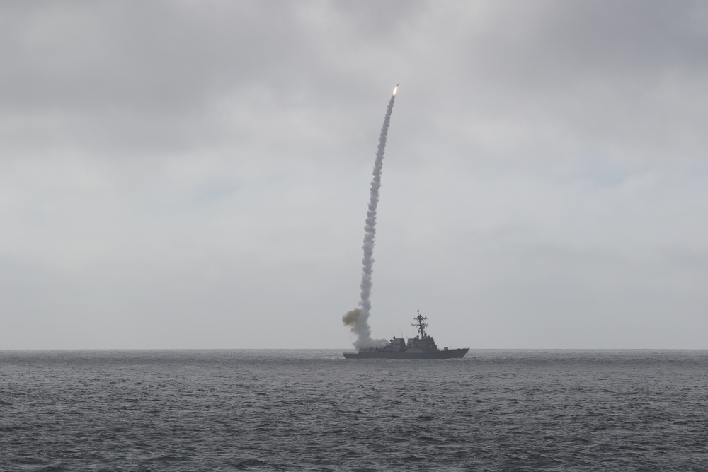 USS Michael Murphy conducts live-fire exercise