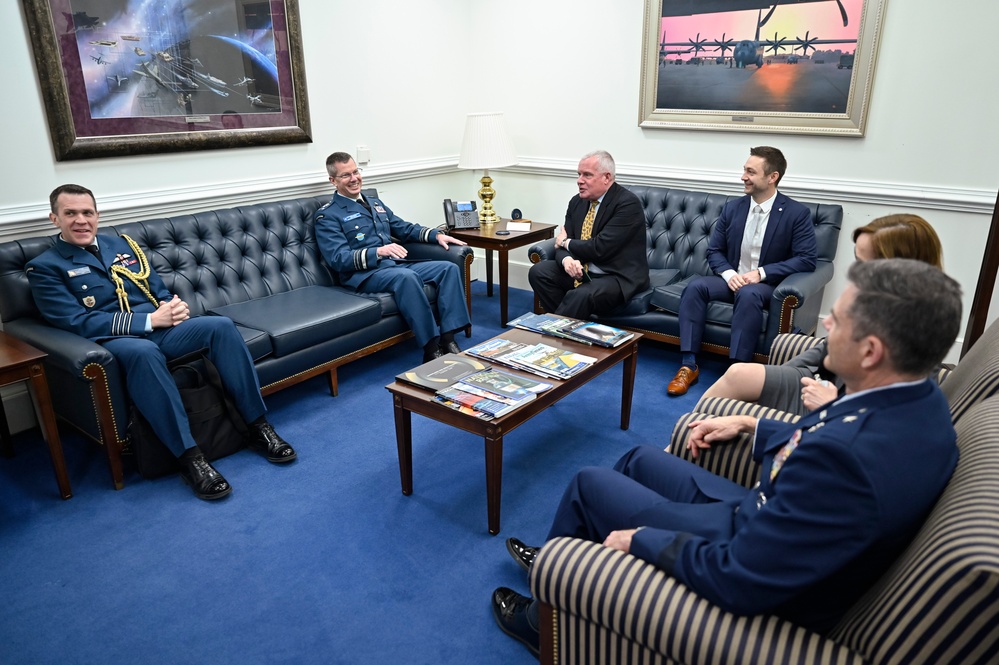 CSAF Allvin meets Canada Lt. Gen. Kenny