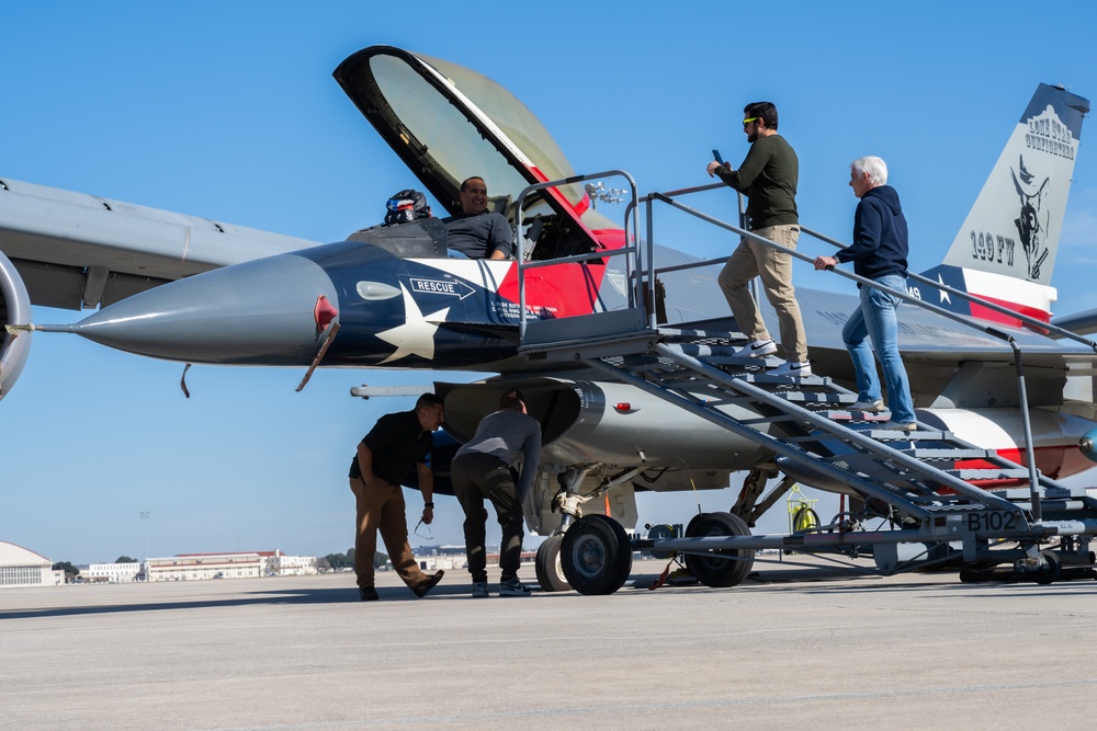 Leadership San Antonio visits jBSA-Lackland