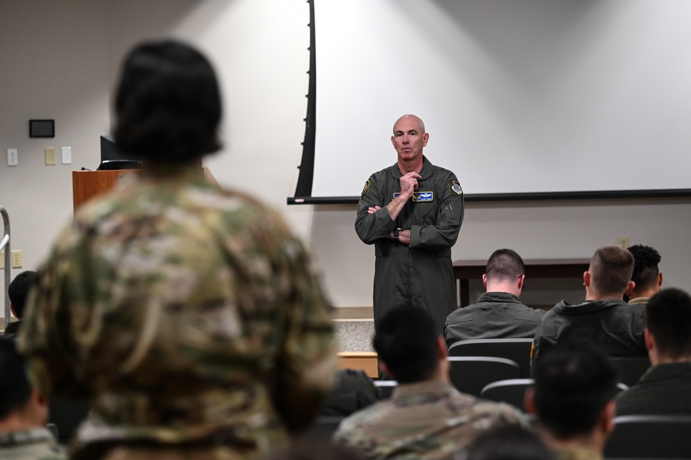 19th Air Force Command Team Visits 337th ACS