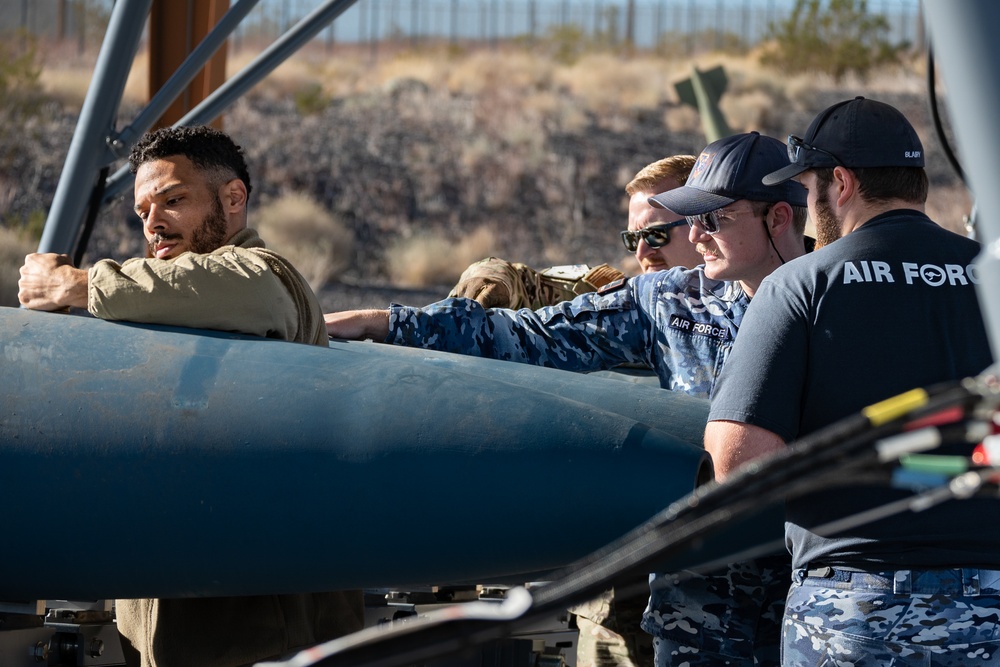 RAAF &amp; U.S. Airmen GBU Bomb Build