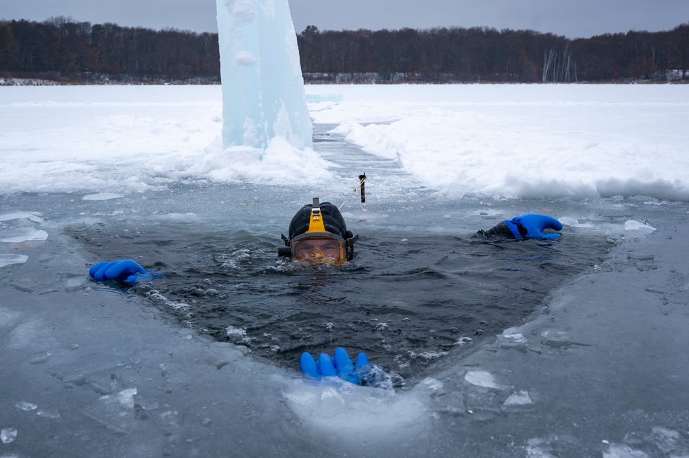 Navy Explosive Ordnance Disposal Hosts Arctic Training Exercise Snow Crab Ex 24-1