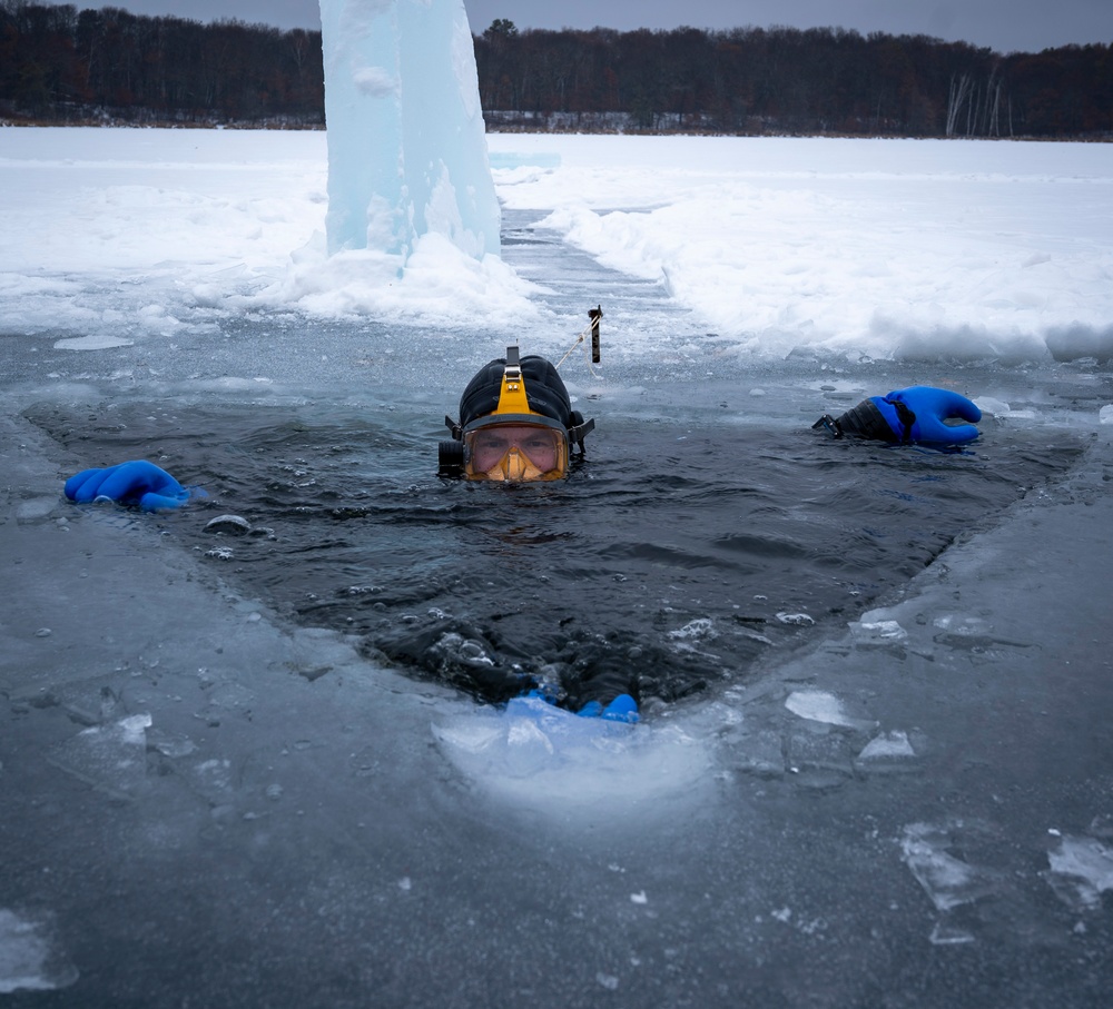 Navy Explosive Ordnance Disposal Hosts Arctic Training Exercise Snow Crab Ex 24-1