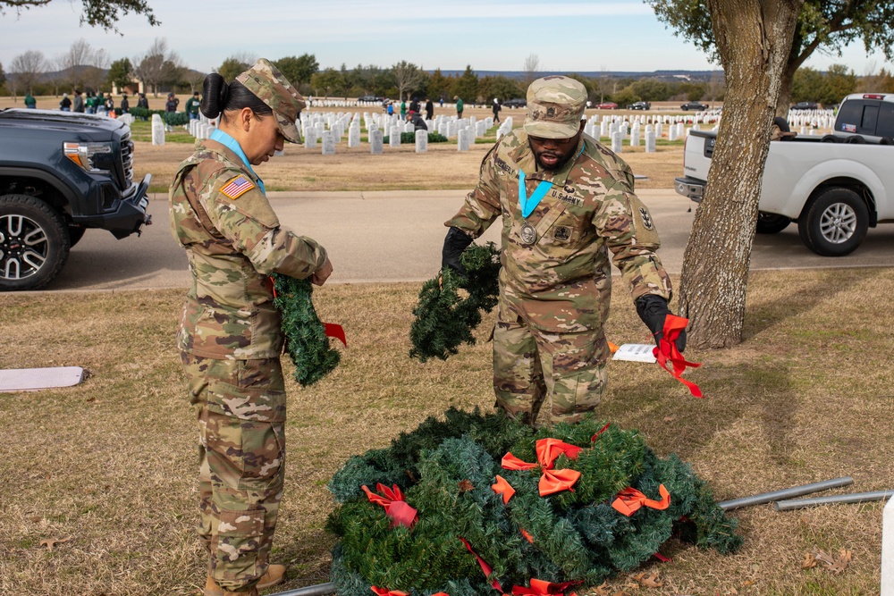 Volunteers retrieve wreaths, honor veterans in Central Texas