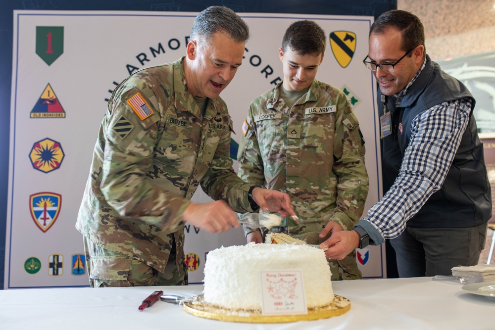 H-E-B presents cake, thanks Fort Cavazos