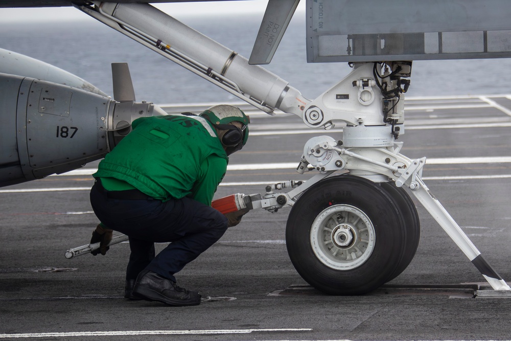 Abraham Lincoln conducts flight operations