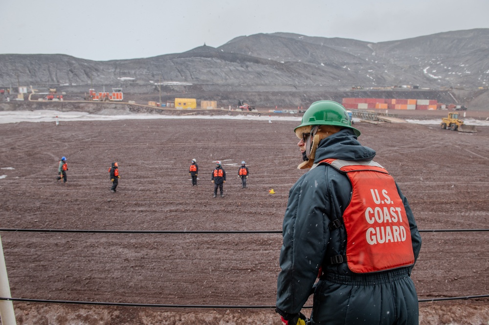 Coast Guard Cutter Polar Star (WAGB 10) breaks channel to McMurdo Station, Antarctica