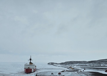 U.S. Coast Guard Cutter Polar Star conducts Operation Deep Freeze mission, arrived at McMurdo Station