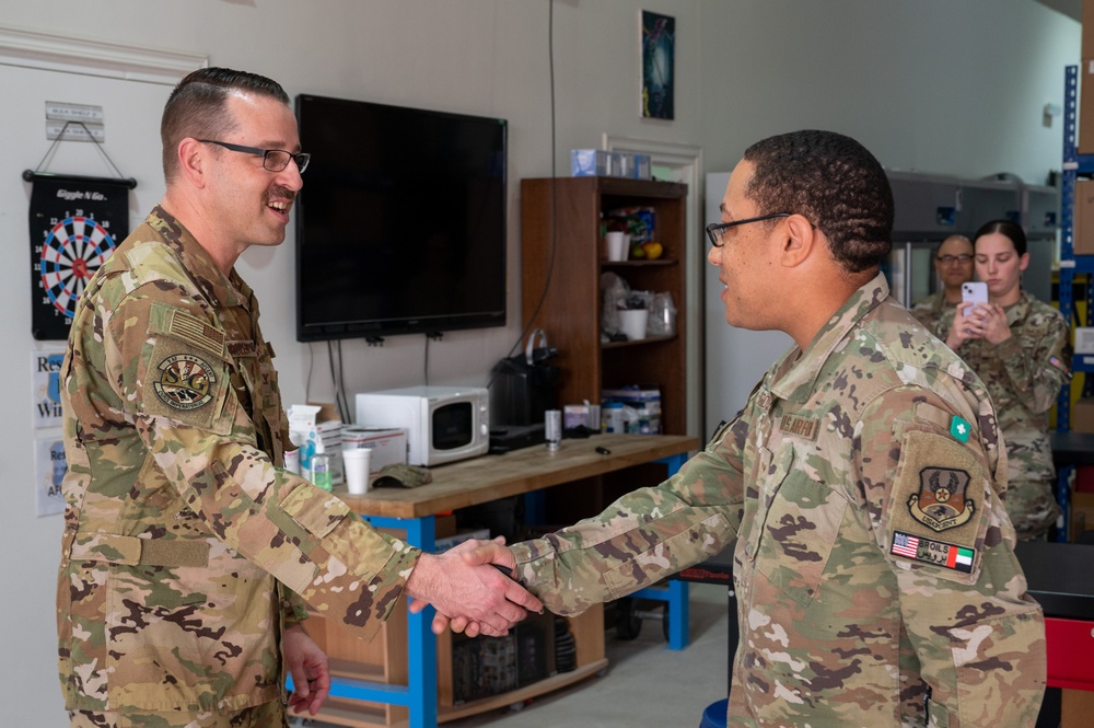 DVIDS - Images - AFCENT surgeon general visits Airmen [Image 2 of 4]