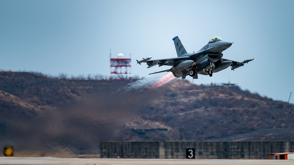 35th Fighter, Fighter Generation Squadron hone agility capabilities