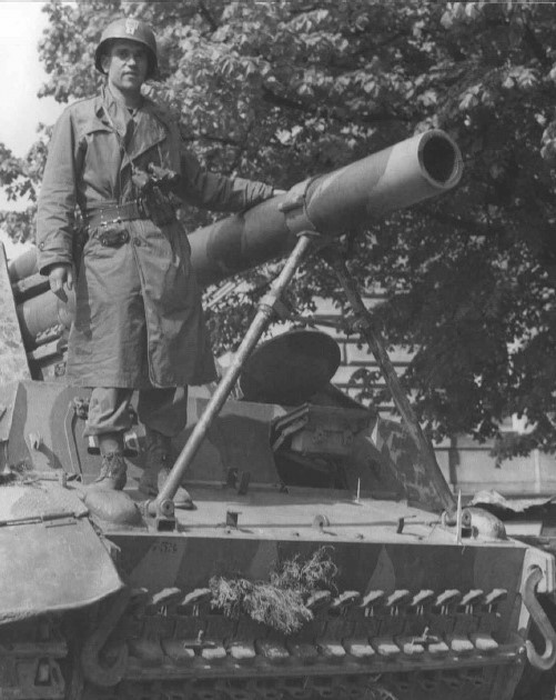 IPW Teams Provide Situational Awareness in Attack (24 JAN 1945)
