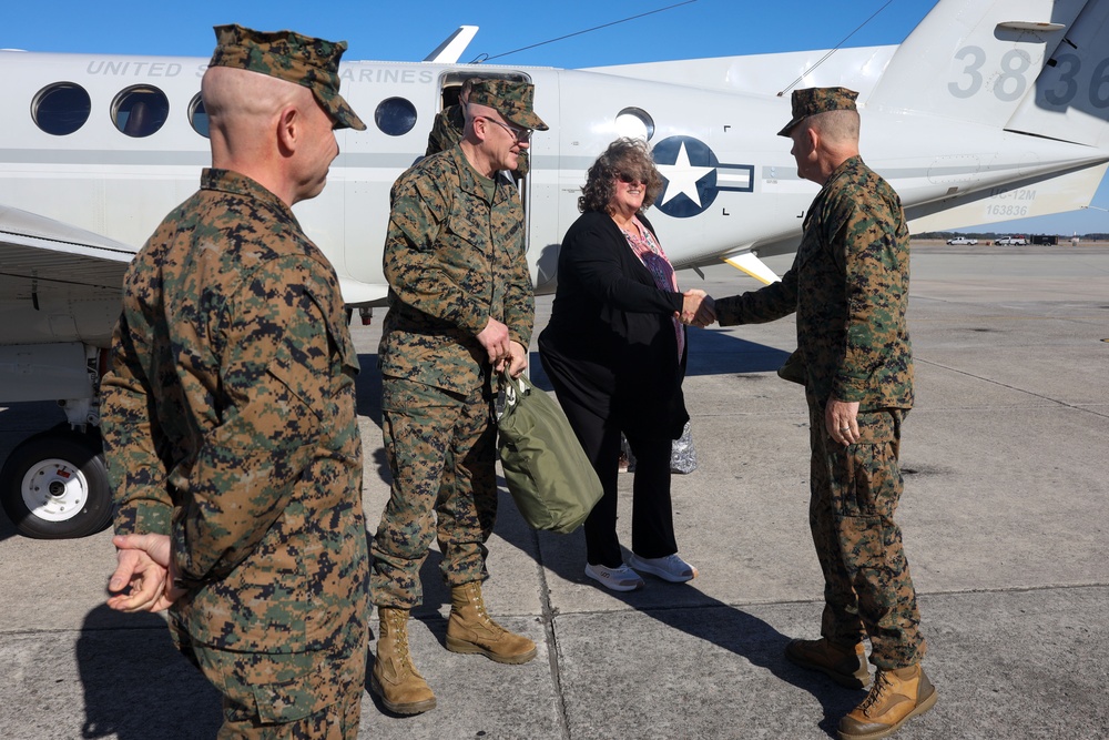 Lt. Gen. Olson visits MCAS Beaufort