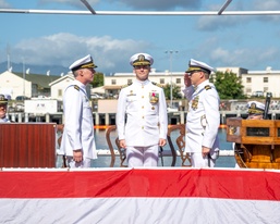 USS Topeka Holds Change of Command