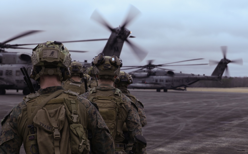 DVIDS - Images - MSPF Pre-Raid Flight Ops [Image 7 of 7]