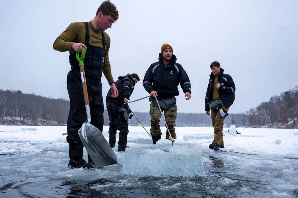 Navy Explosive Ordnance Disposal Hosts Arctic Training Exercise Snow Crab Ex 24-1