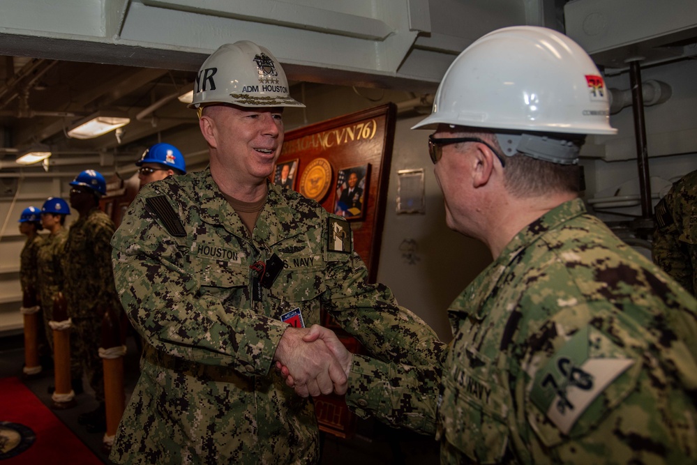 DVIDS - Images - USS Ronald Reagan (CVN 76) hosts ADM. Houston [Image 4 ...