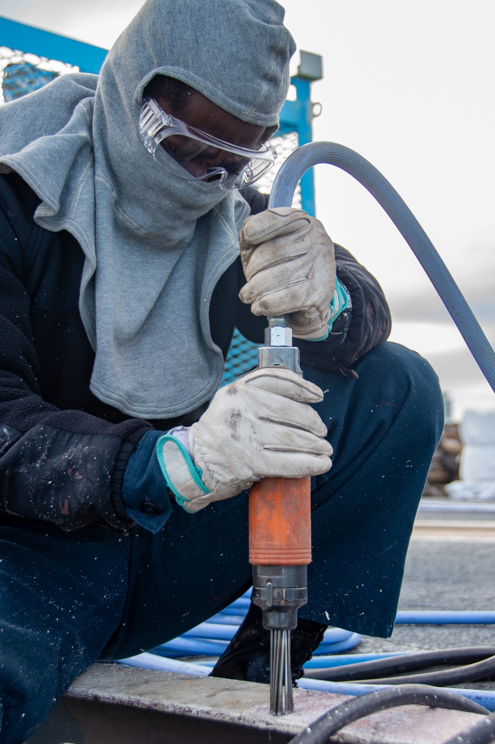 USS Ronald Reagan (CVN 76) Sailors conduct flight deck preservation