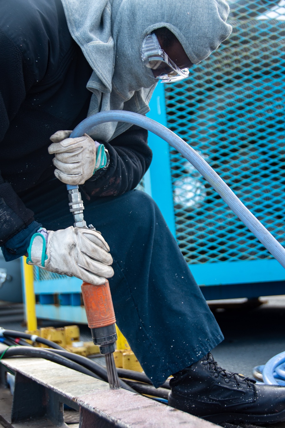 USS Ronald Reagan (CVN 76) Sailors conduct flight deck preservation