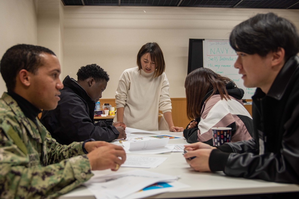 USS Ronald Reagan (CVN 76) Sailors partake in a cultural exchange with Japanese Nationals
