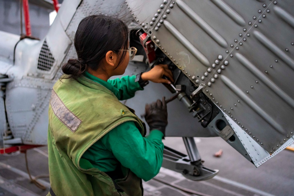 DVIDS - Images - HSM 78 Sailors Conduct Maintenance aboard USS ...