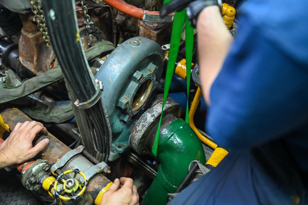 Coast Guard Cutter Polar Star (WAGB 10) engineering department conducts repairs underway