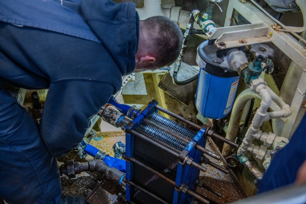 UNRELEASED: Coast Guard Cutter Polar Star (WAGB 10) engineering department conducts repairs underway