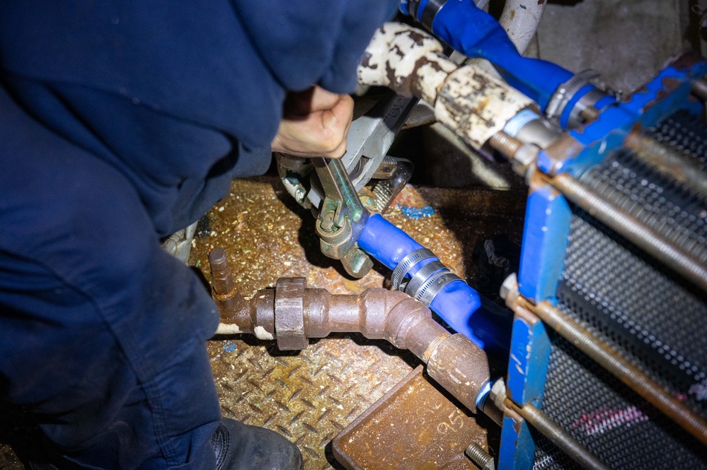 Coast Guard Cutter Polar Star (WAGB 10) engineering department conducts repairs underway