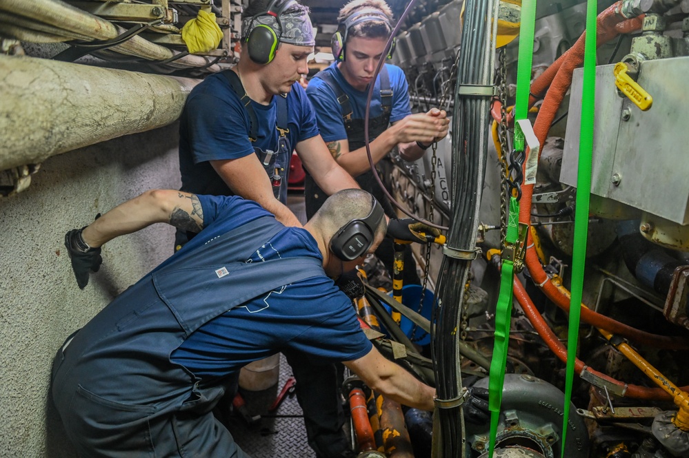 Coast Guard Cutter Polar Star (WAGB 10) engineering department conducts repairs underway
