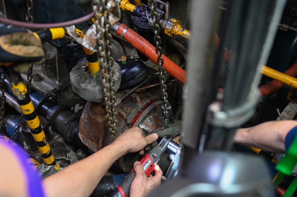Coast Guard Cutter Polar Star (WAGB 10) engineering department conducts repairs underway