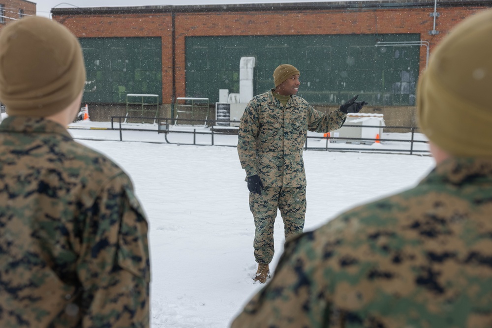 Quantico Marines train in the snow