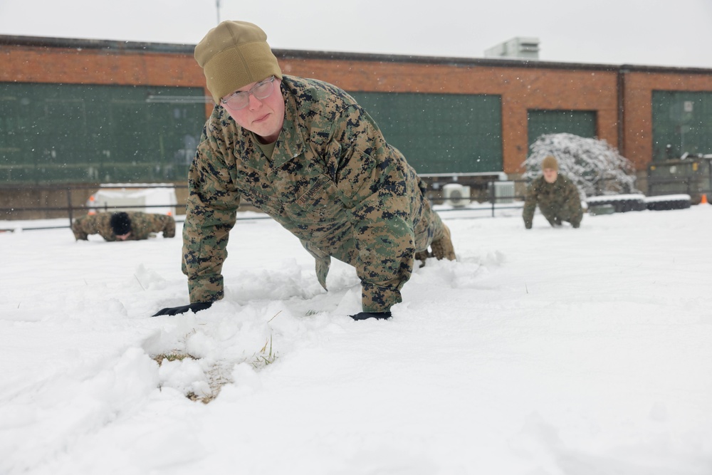 Quantico Marines train in the snow