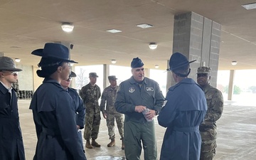 914th commander visits BMT