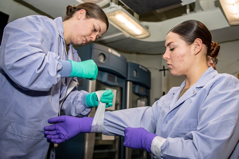 NMRC Provides Biological Warfare Diagnostic Training Onboard Boxer