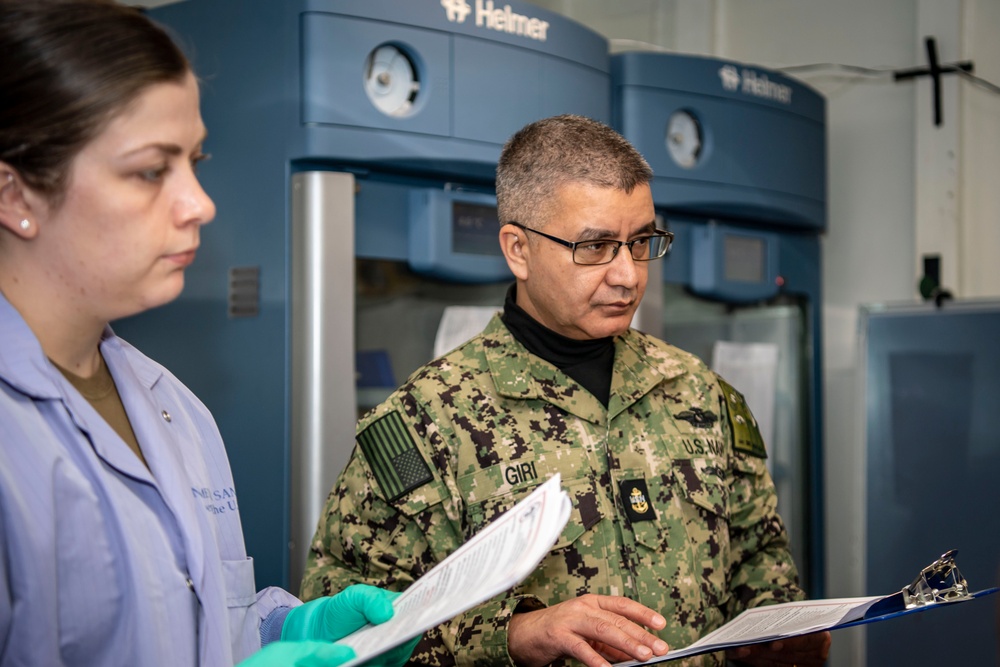 NMRC Provides Biological Warfare Diagnostic Training Onboard Boxer