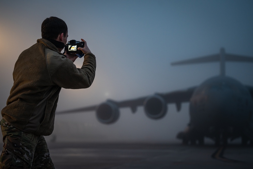 C-17 commands the fog