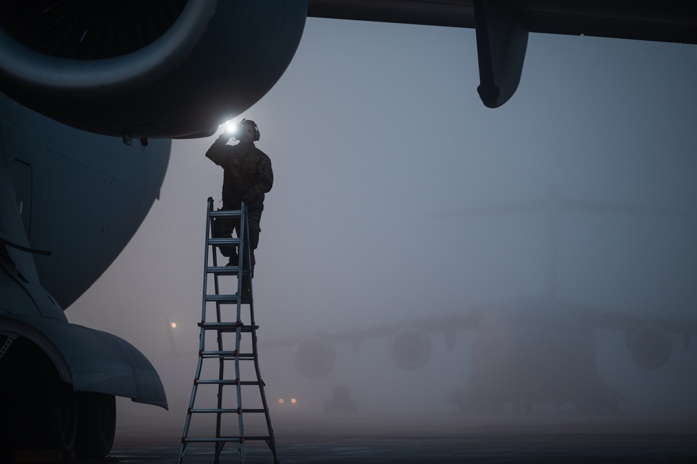 C-17 commands the fog