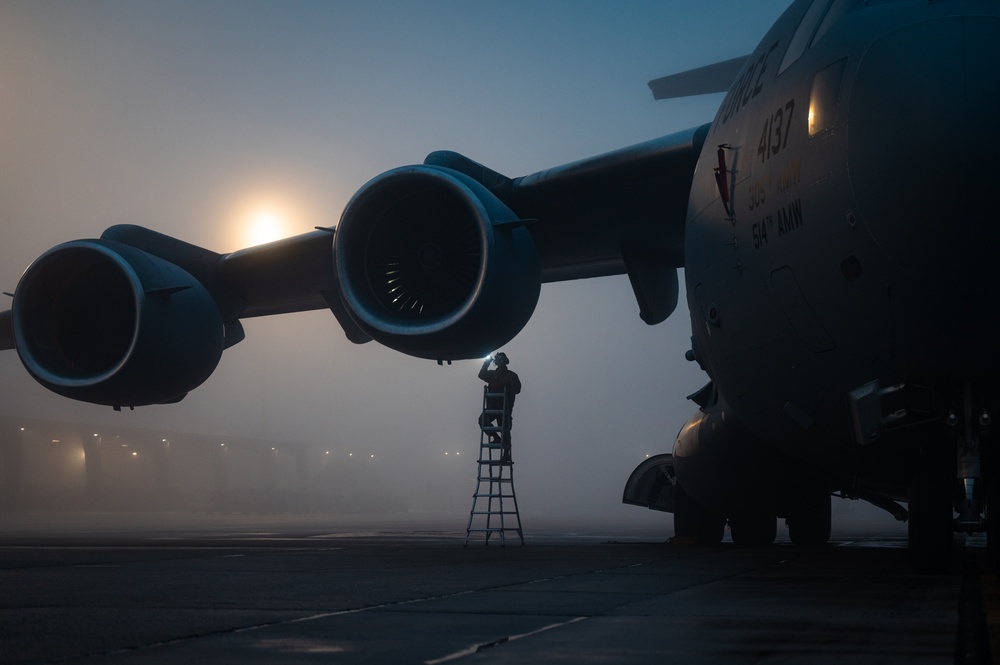 C-17 commands the fog