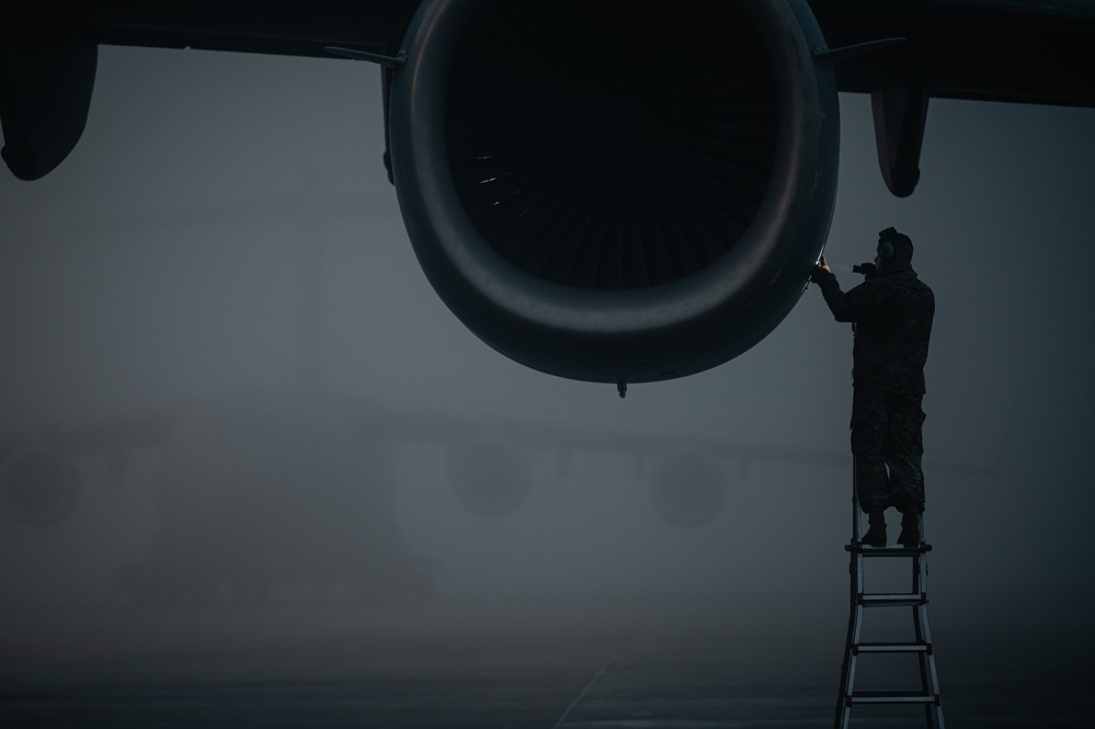 C-17 commands the fog