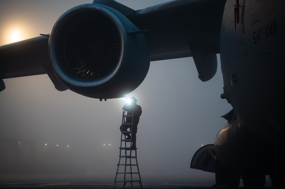 C-17 commands the fog
