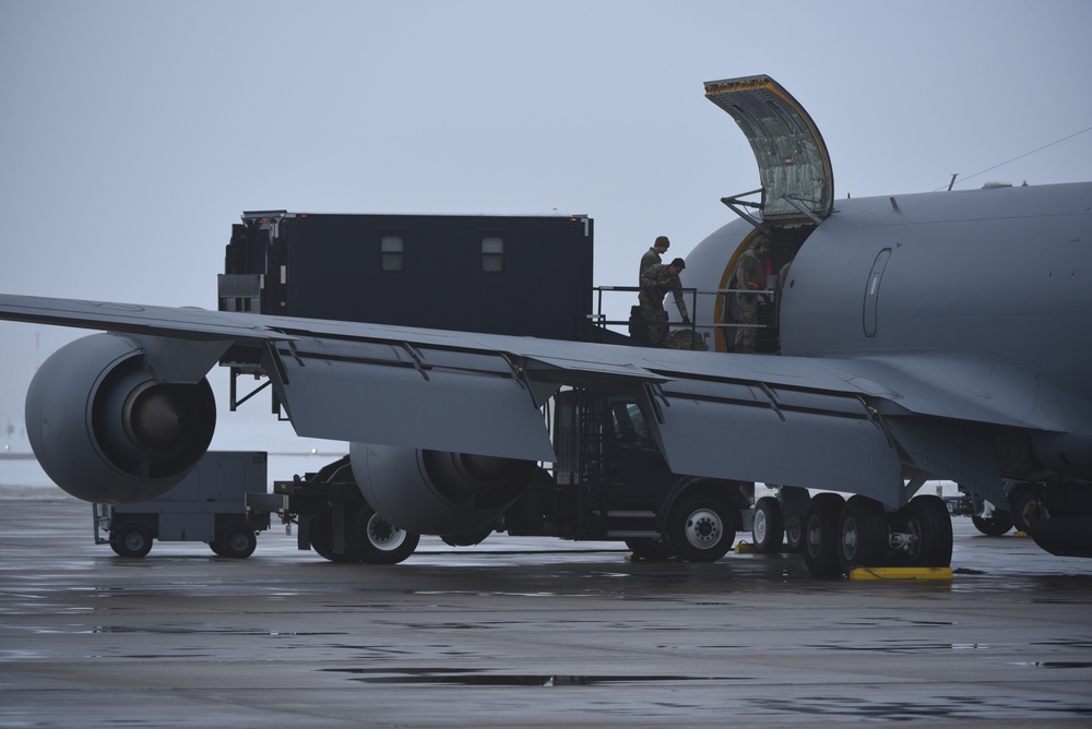 Loading KC-135